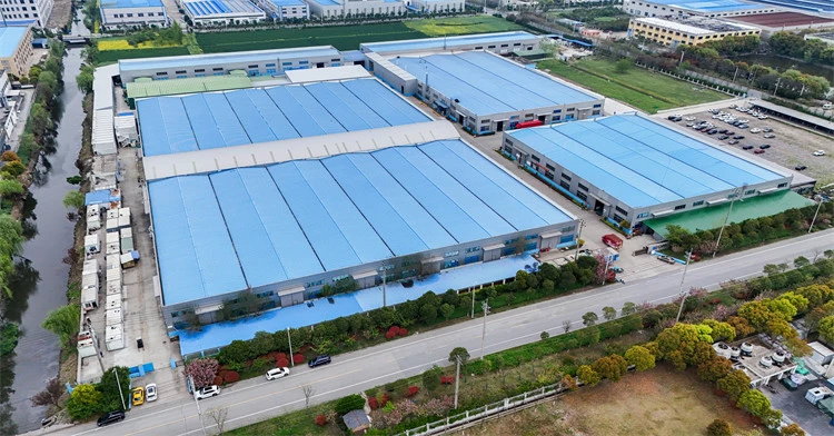 Ensamblaje de estructuras para instalaciones fotovoltaicas en fábricas y naves industriales